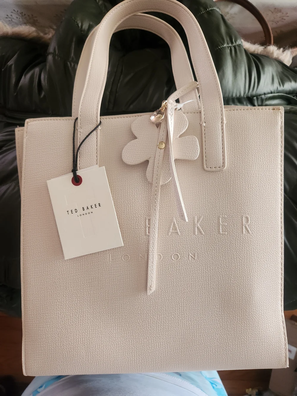 Ted Baker Cream Small Tote Bag W Floral Bag Charm NWT - Picture 2 of 7